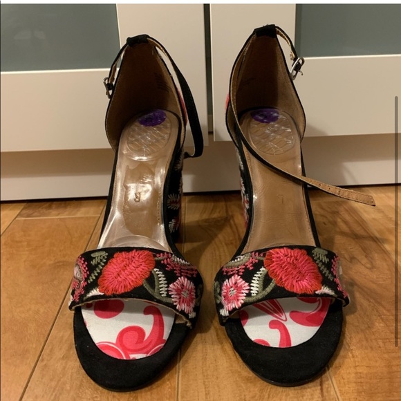 Floral embroidered heels size 8.5 - Picture 2 of 4